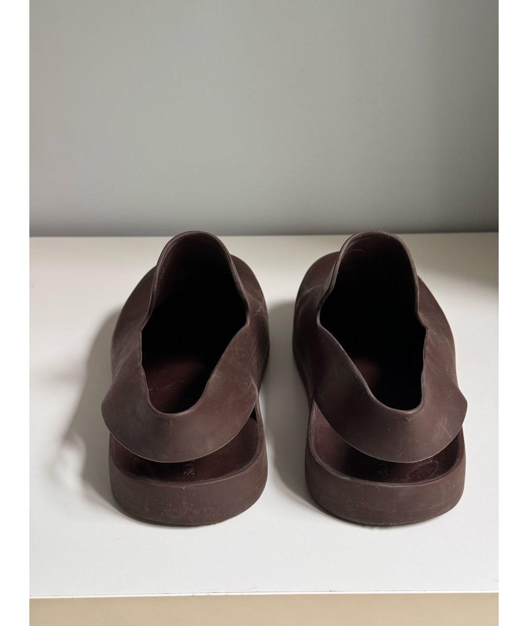 BOTTEGA VENETA Коричневые резиновые мюли, фото 4