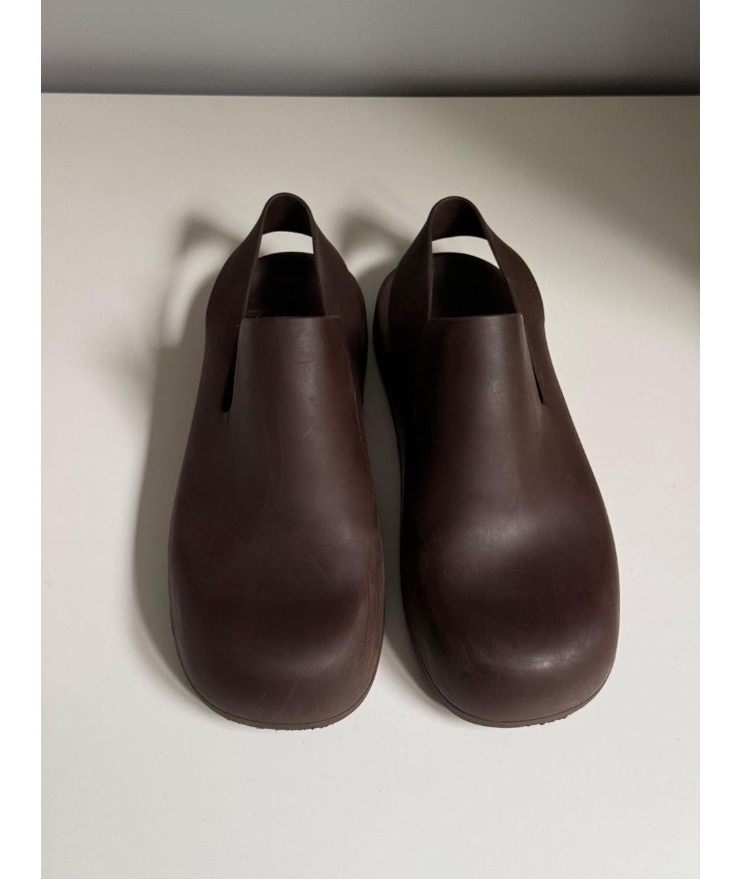 BOTTEGA VENETA Коричневые резиновые мюли, фото 2