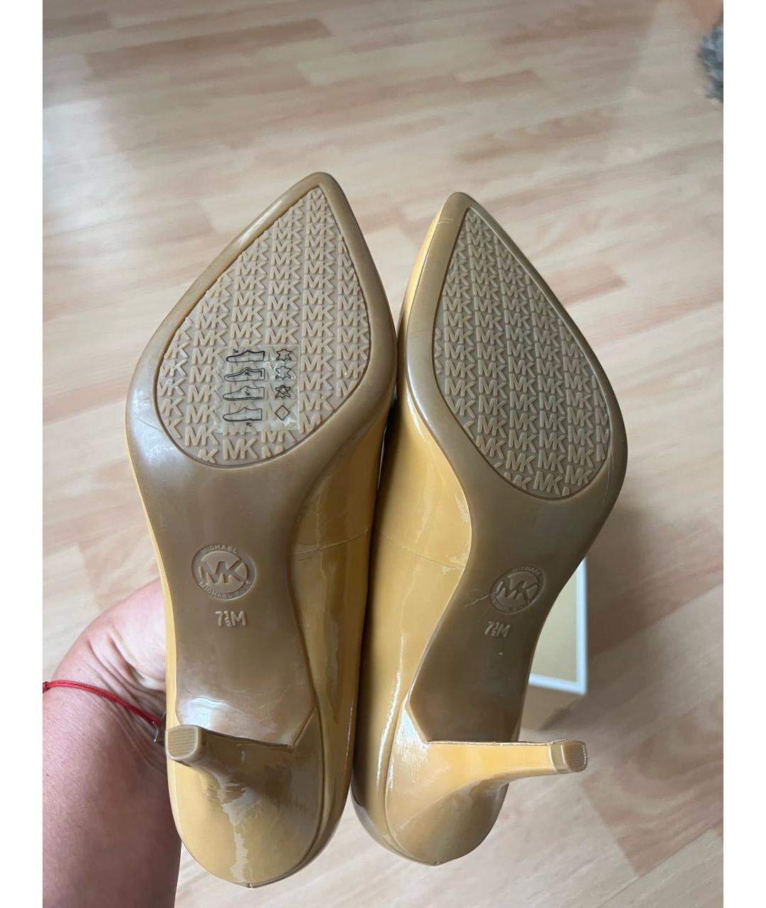MICHAEL KORS Горчичные кожаные туфли, фото 5