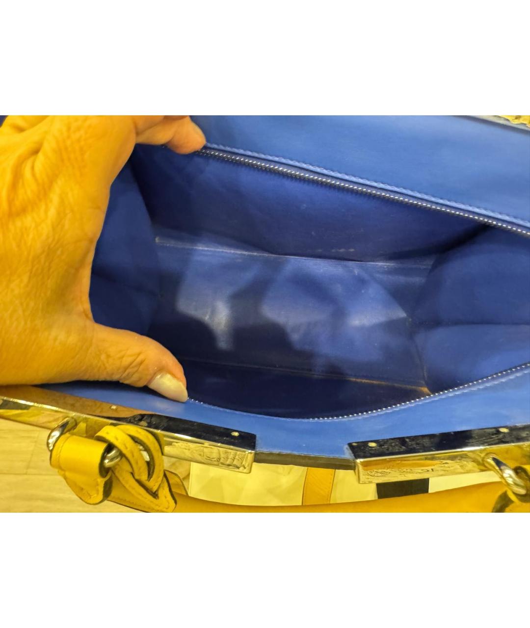 FENDI Желтая кожаная сумка с короткими ручками, фото 4