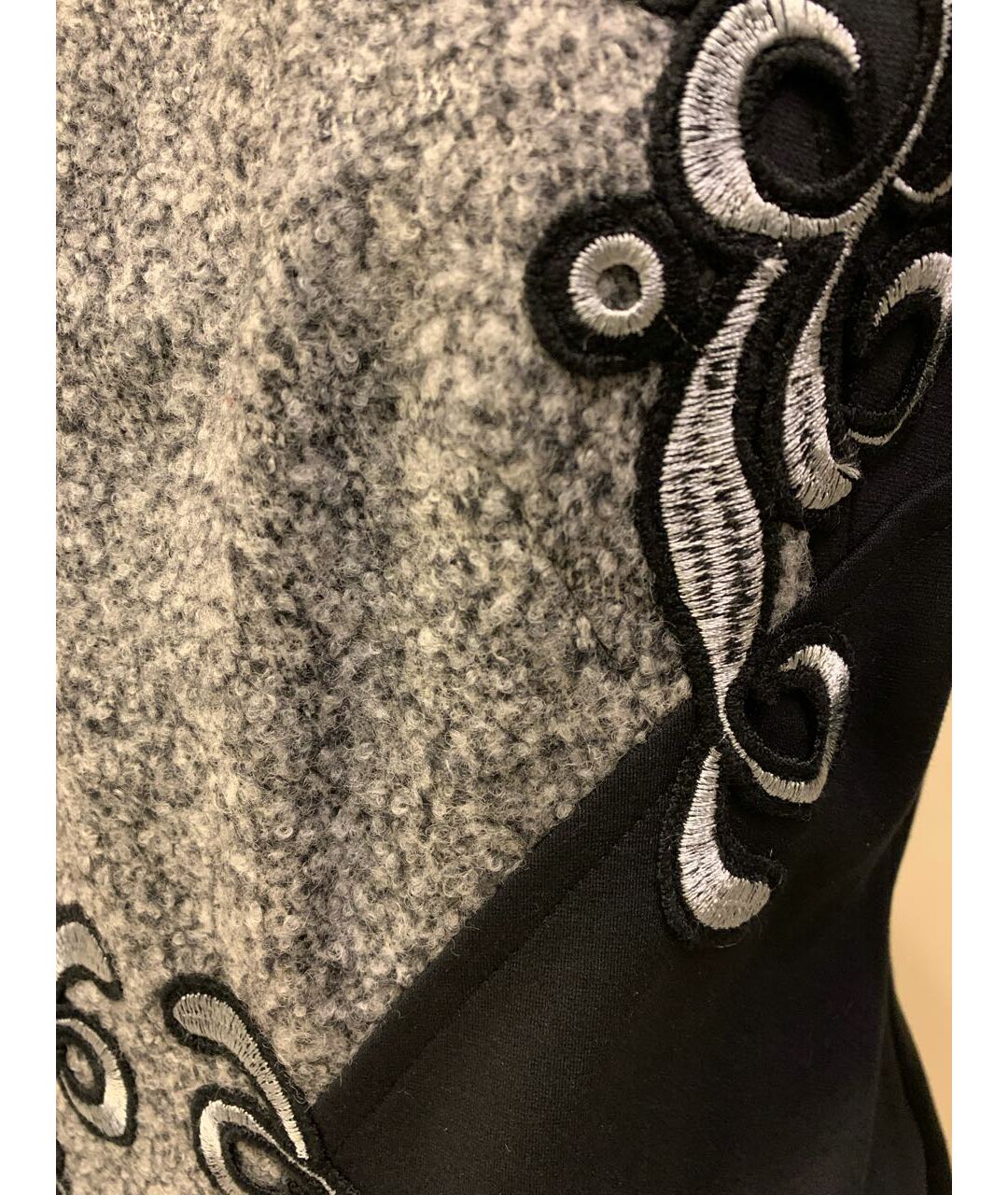 MARIA GRAZIA SEVERI Черное шерстяное повседневное платье, фото 4