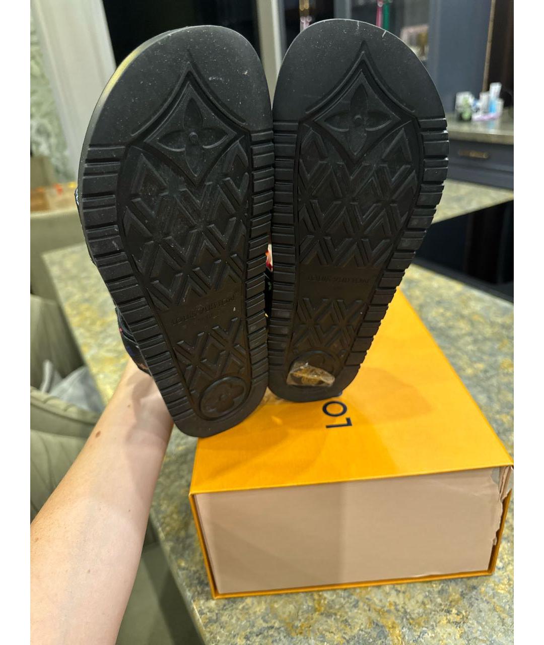 LOUIS VUITTON Черные кожаные сандалии, фото 5