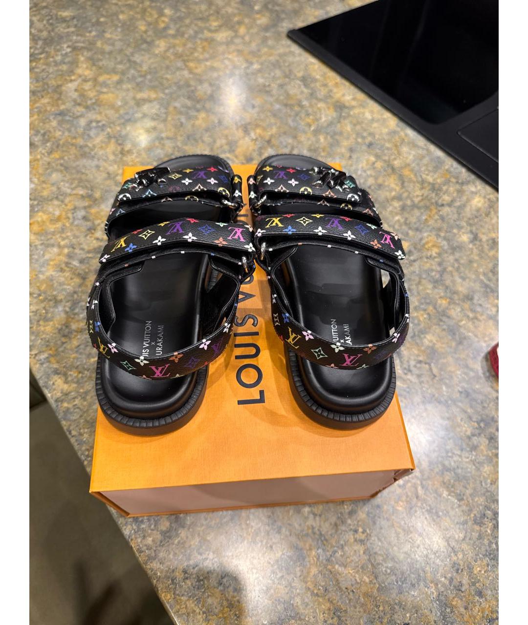 LOUIS VUITTON Черные кожаные сандалии, фото 3