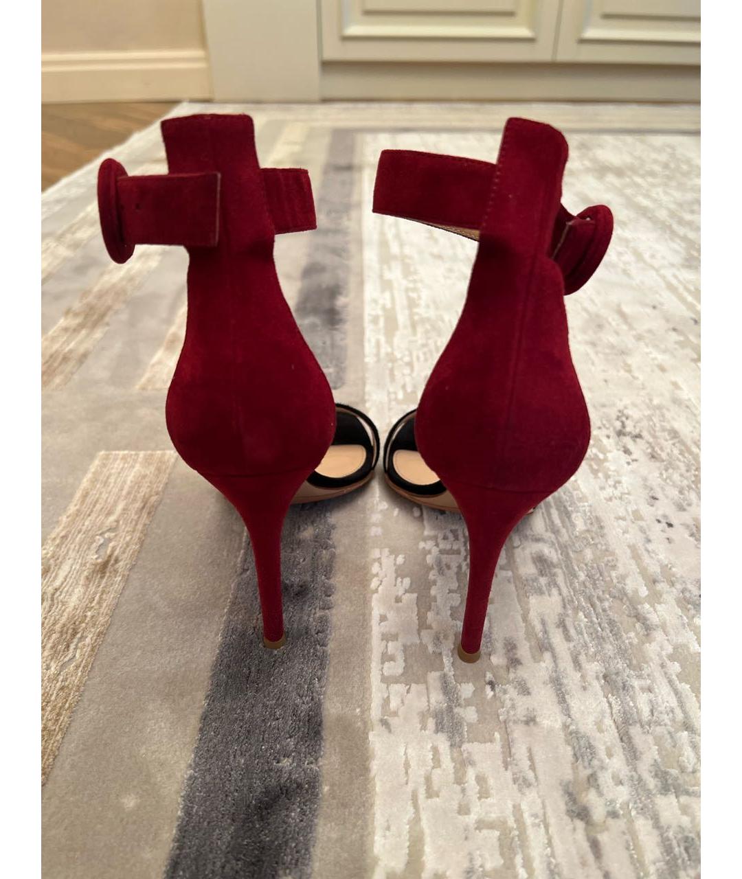 GIANVITO ROSSI Бордовые замшевые босоножки, фото 4