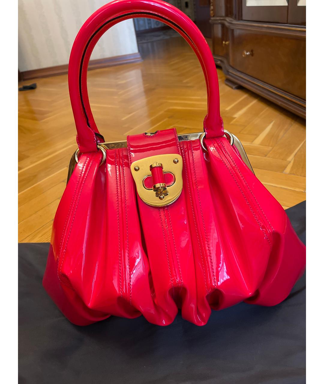 ALEXANDER MCQUEEN Розовая сумка с короткими ручками из лакированной кожи, фото 6