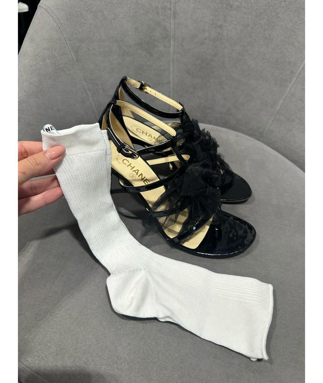 CHANEL Черные босоножки из лакированной кожи, фото 7