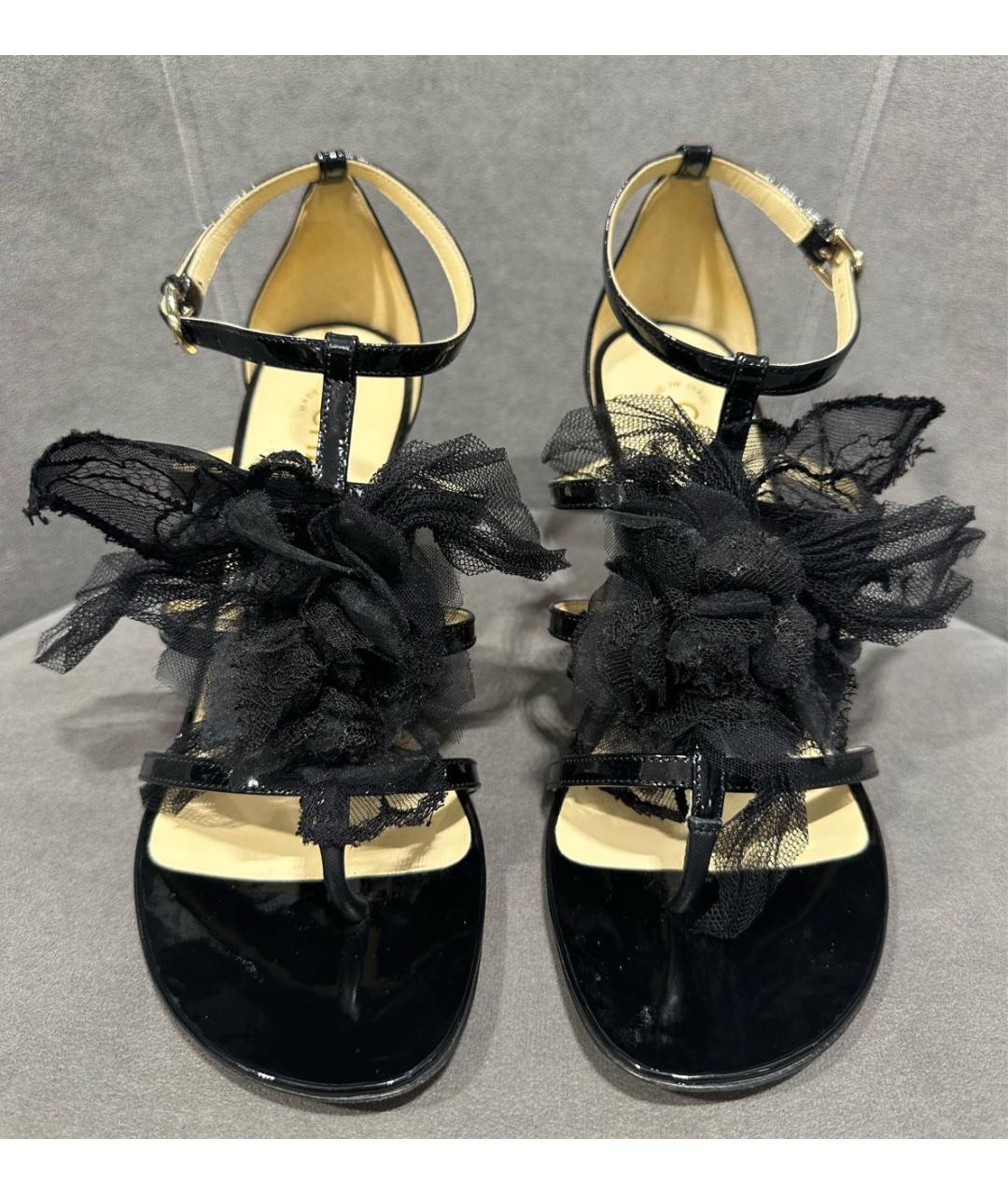 CHANEL Черные босоножки из лакированной кожи, фото 2