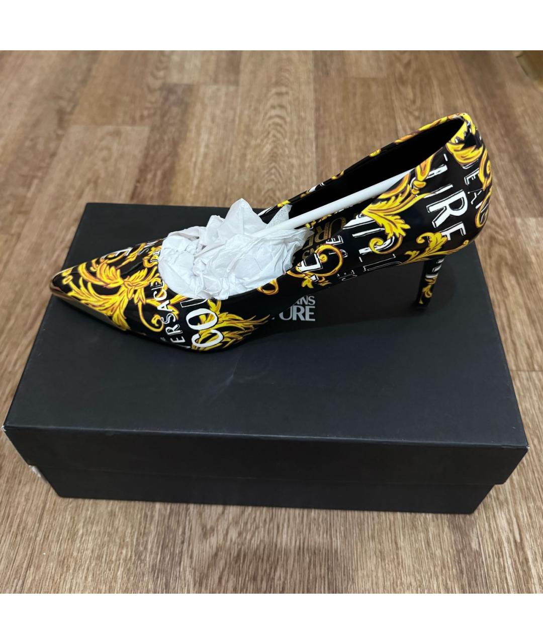 VERSACE JEANS COUTURE Черные туфли из лакированной кожи, фото 5