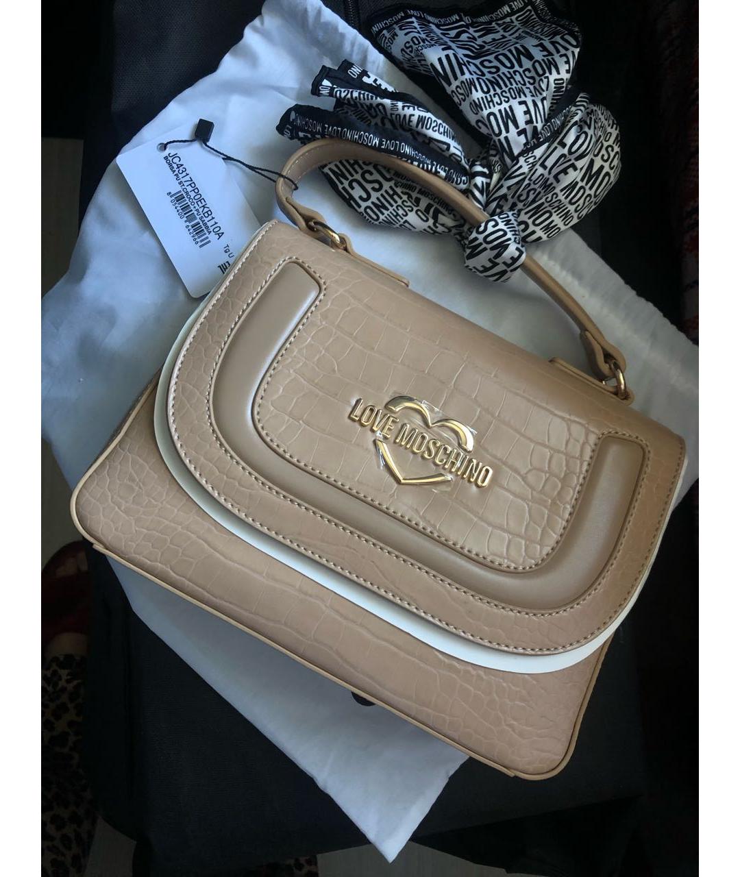 LOVE MOSCHINO Бежевая сумка через плечо из лакированной кожи, фото 6