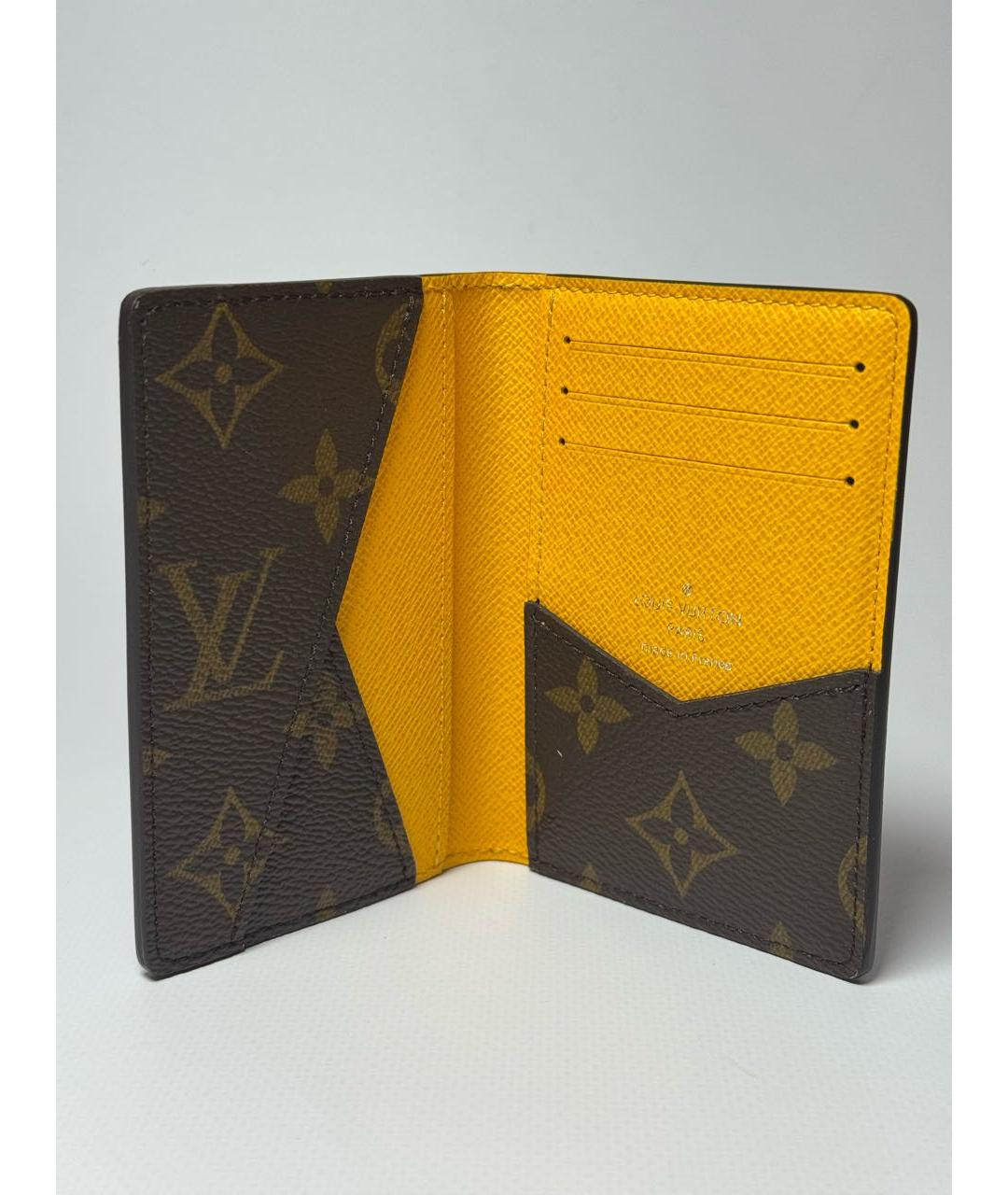LOUIS VUITTON Коричневый кожаный кардхолдер, фото 3
