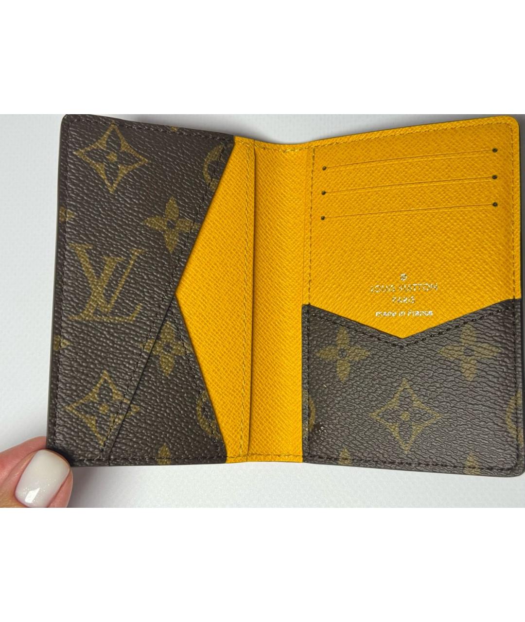 LOUIS VUITTON Коричневый кожаный кардхолдер, фото 6