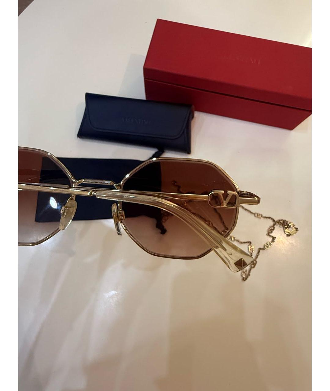 VALENTINO Коричневые пластиковые солнцезащитные очки, фото 3