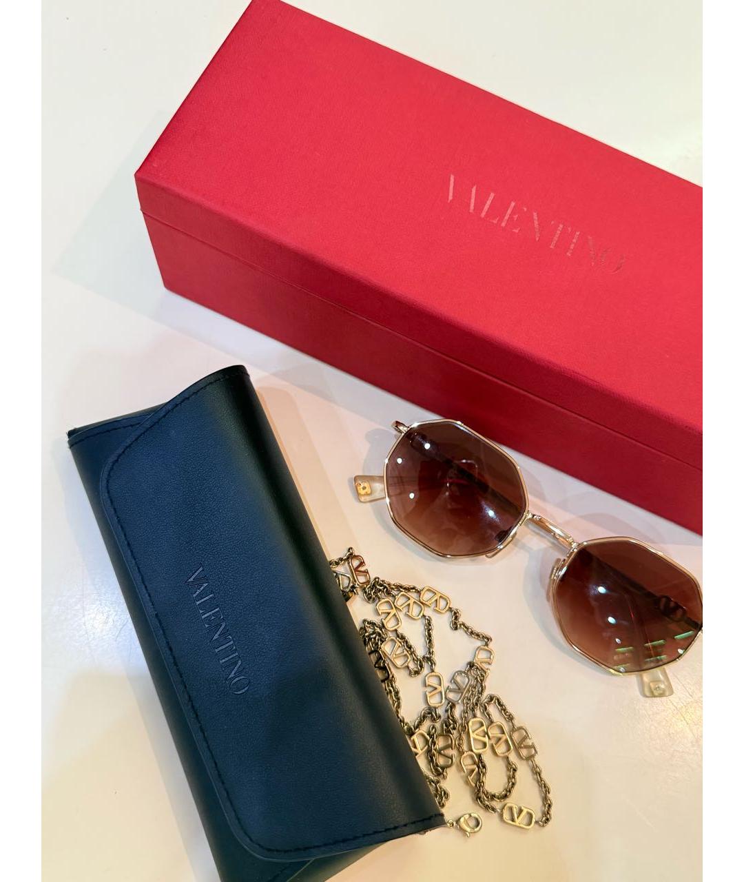 VALENTINO Коричневые пластиковые солнцезащитные очки, фото 5