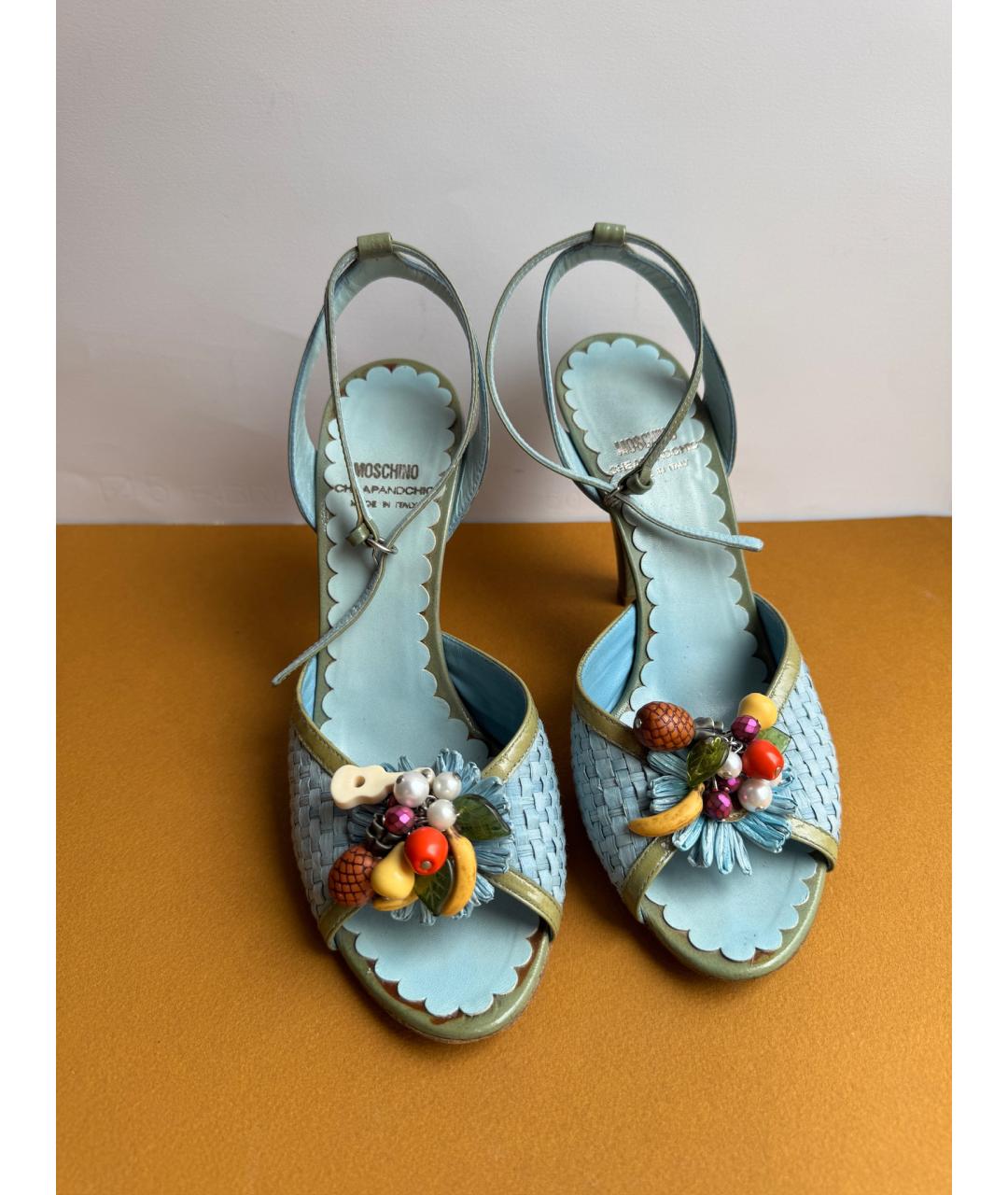 MOSCHINO Голубые босоножки из искусственной кожи, фото 4