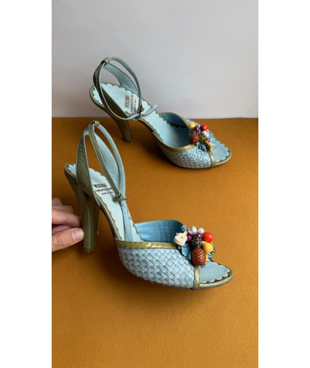 MOSCHINO Голубые босоножки из искусственной кожи, фото 3