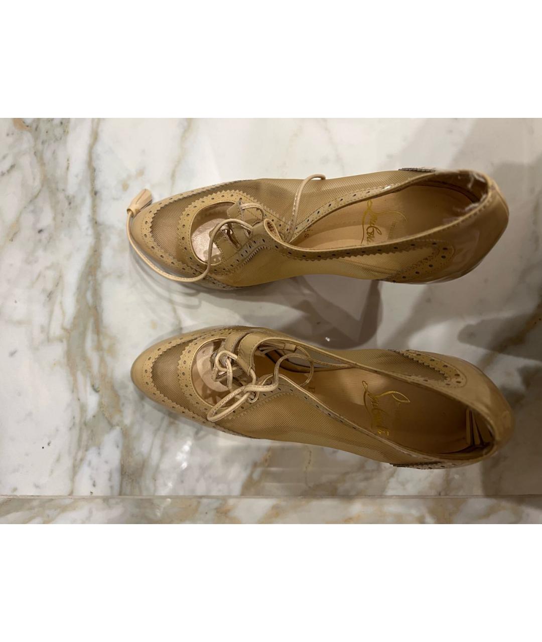CHRISTIAN LOUBOUTIN Бежевые ботильоны из лакированной кожи, фото 3