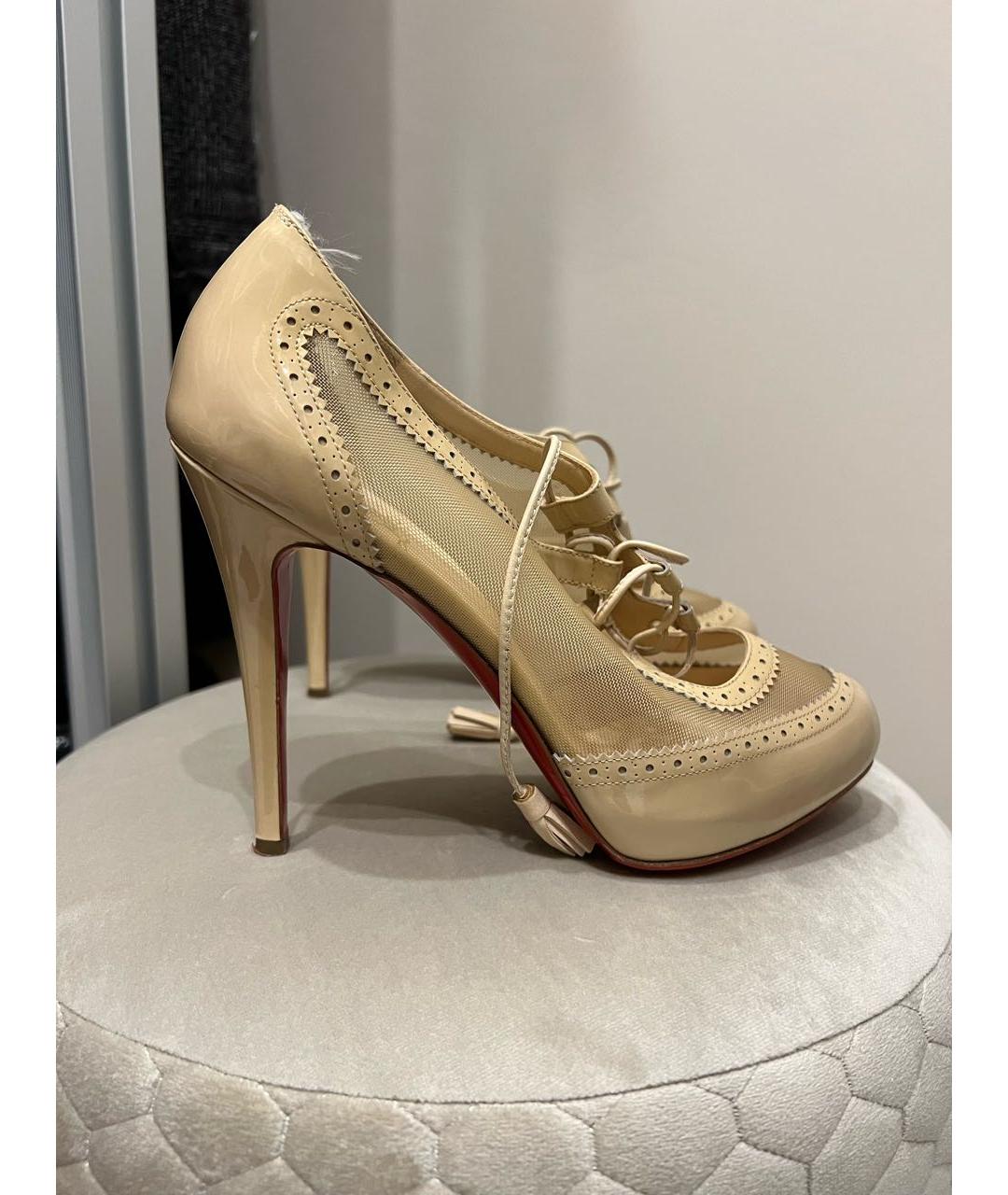 CHRISTIAN LOUBOUTIN Бежевые ботильоны из лакированной кожи, фото 5