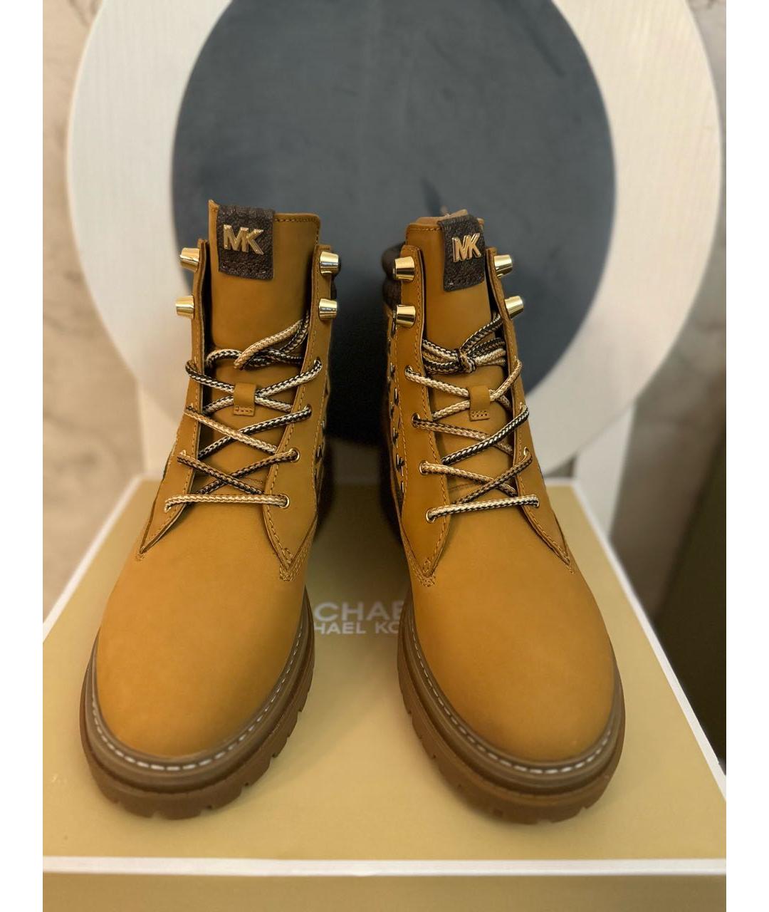 MICHAEL MICHAEL KORS Горчичные нубуковые ботинки, фото 2