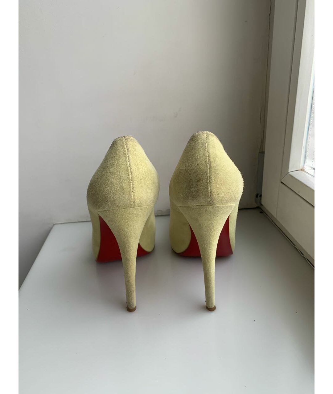 CHRISTIAN LOUBOUTIN Желтые замшевые туфли, фото 4