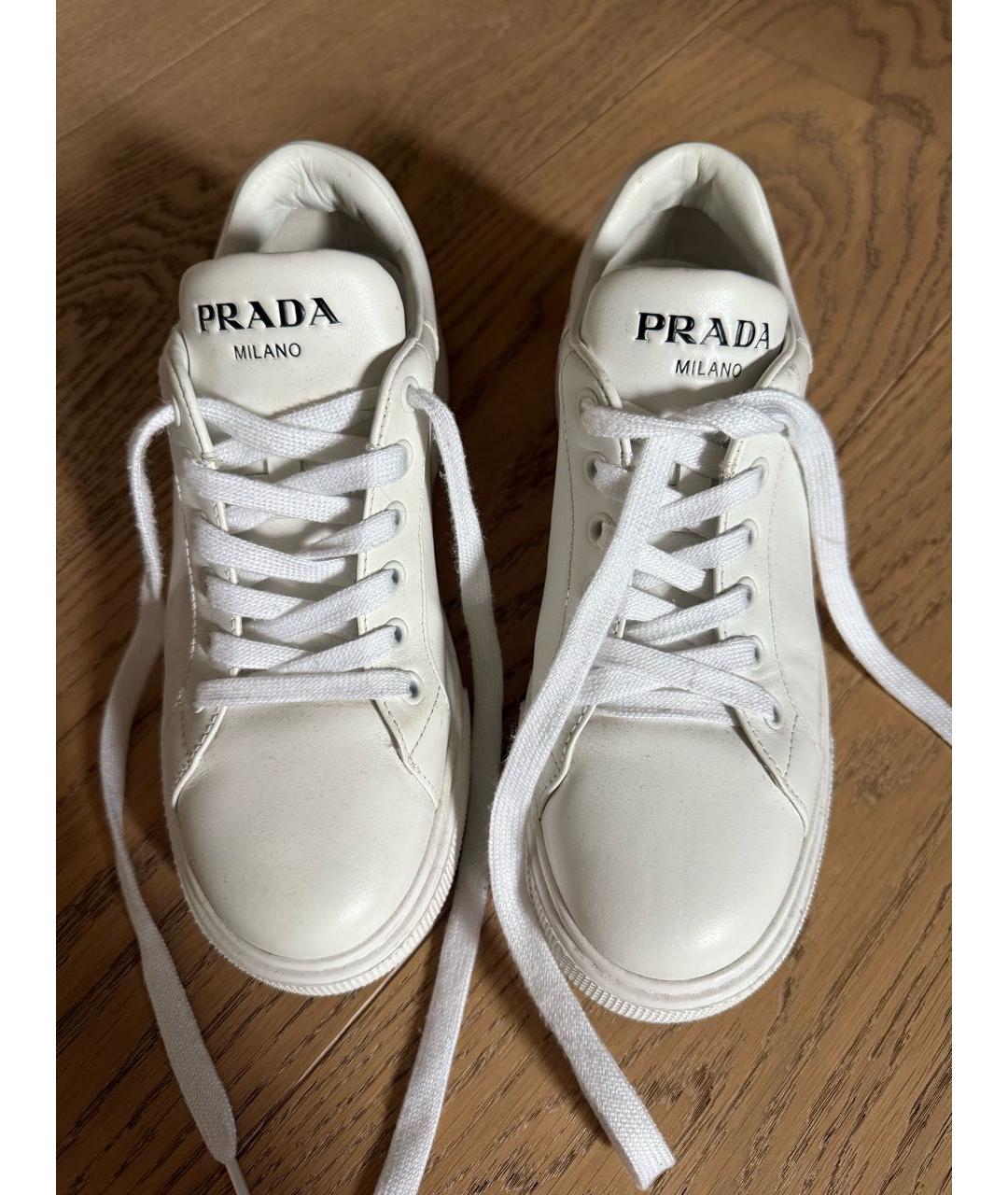 PRADA Белые кожаные кроссовки, фото 2