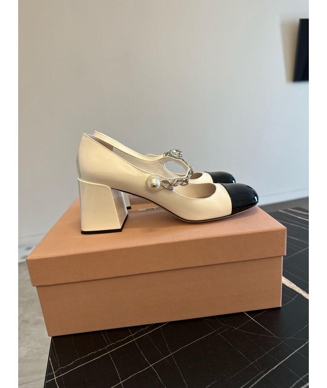MIU MIU Белые туфли из лакированной кожи, фото 9