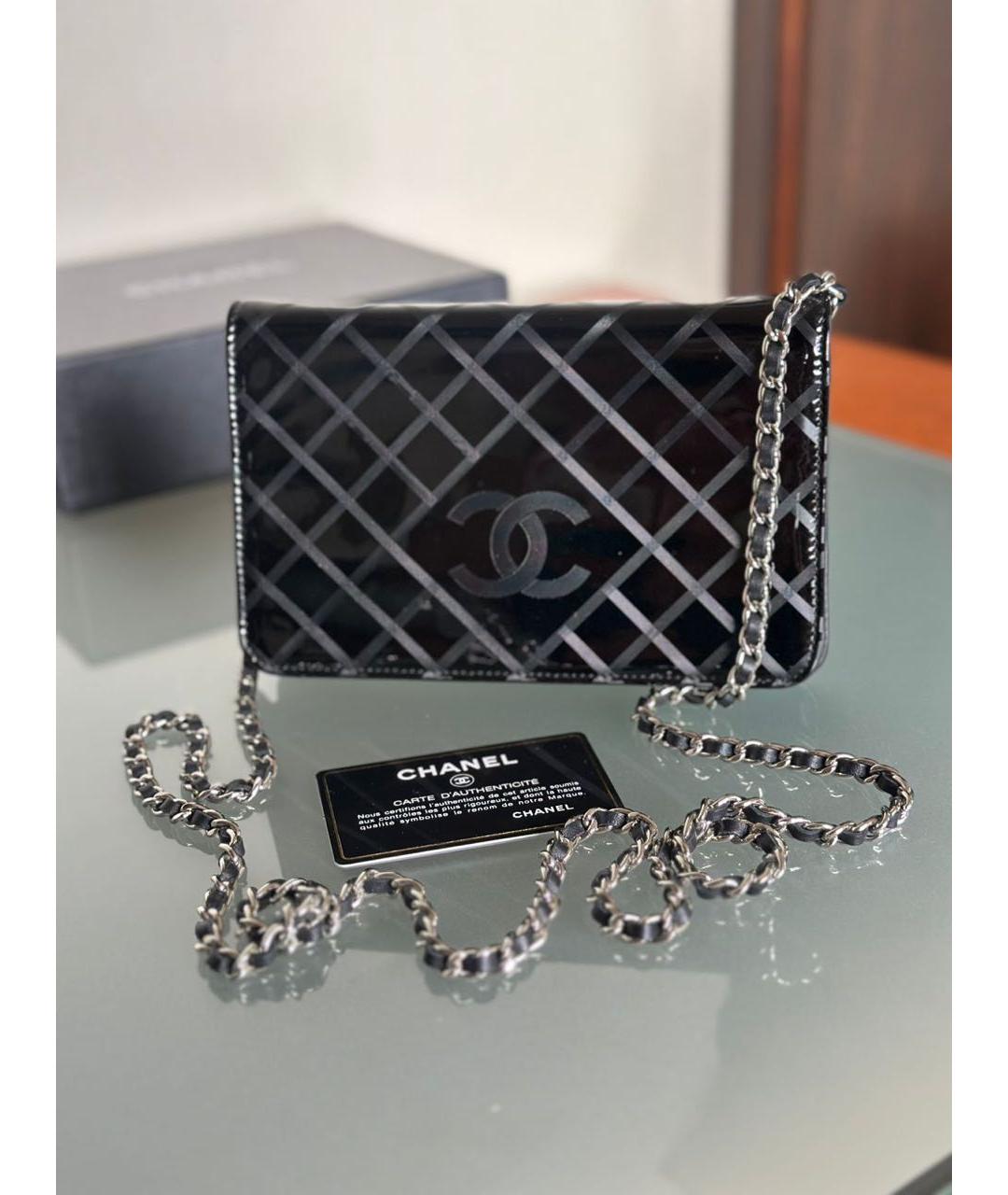 CHANEL Черная сумка через плечо из лакированной кожи, фото 9