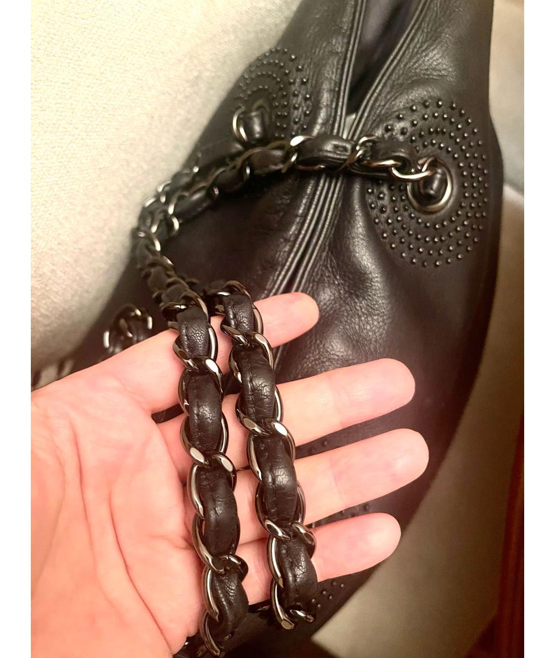 CHANEL Черная кожаная сумка тоут, фото 5