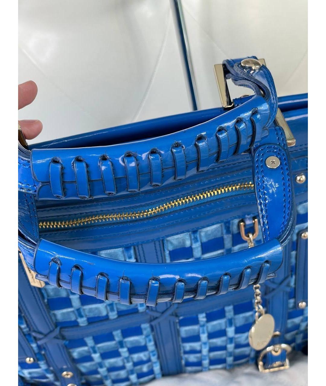VERSACE Синяя сумка тоут из лакированной кожи, фото 4