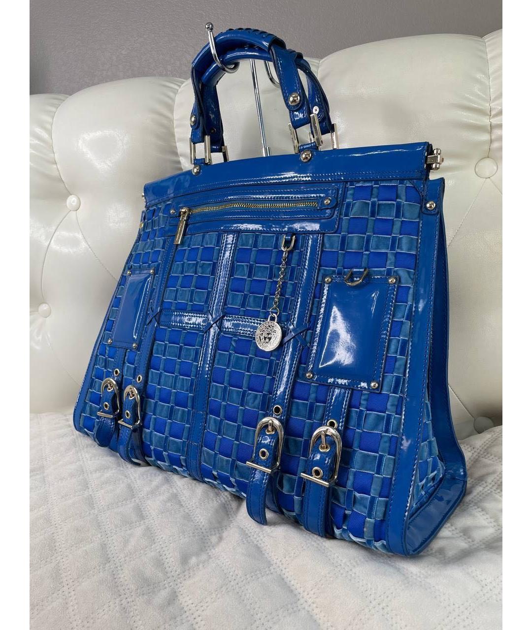 VERSACE Синяя сумка тоут из лакированной кожи, фото 2