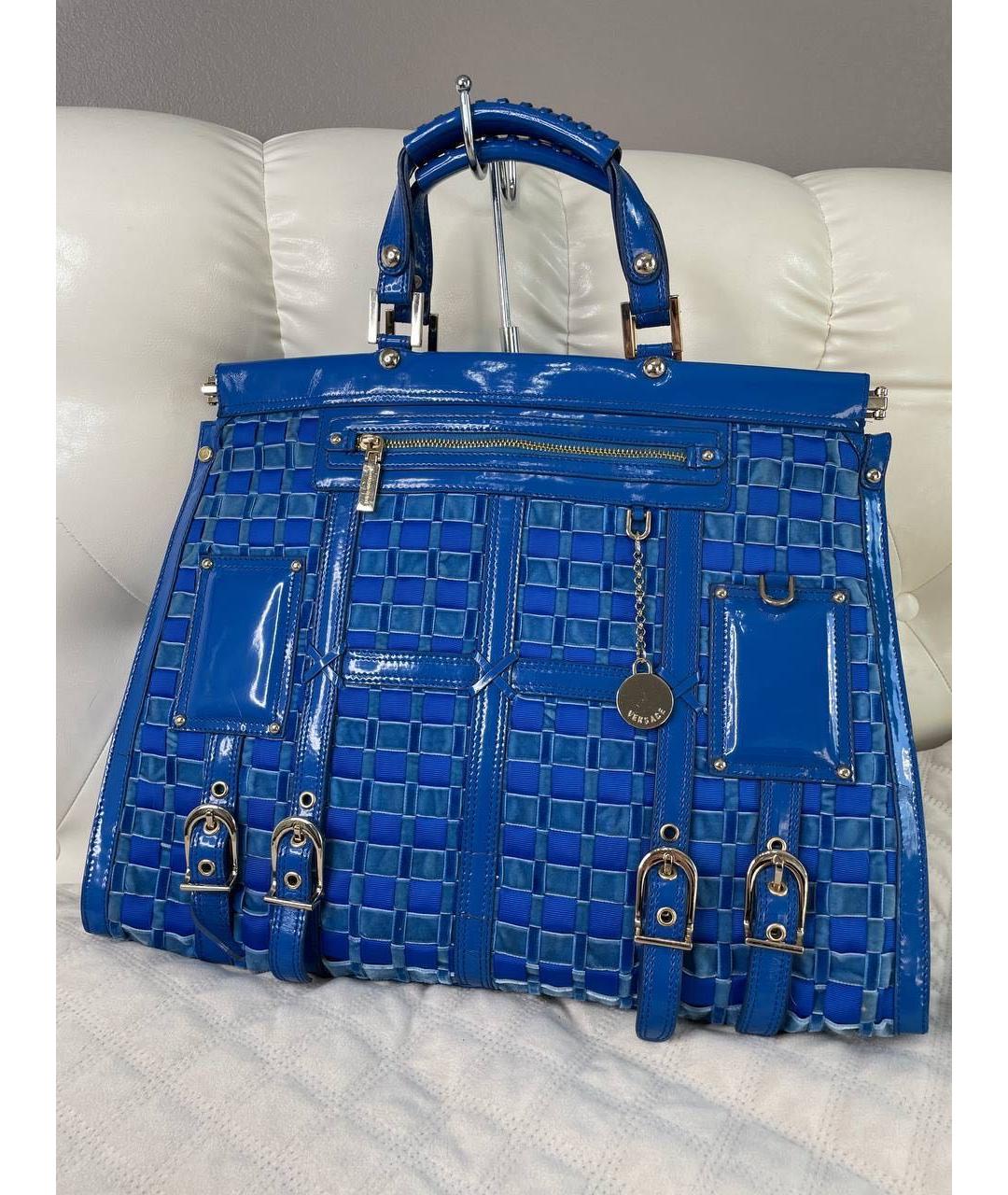 VERSACE Синяя сумка тоут из лакированной кожи, фото 9