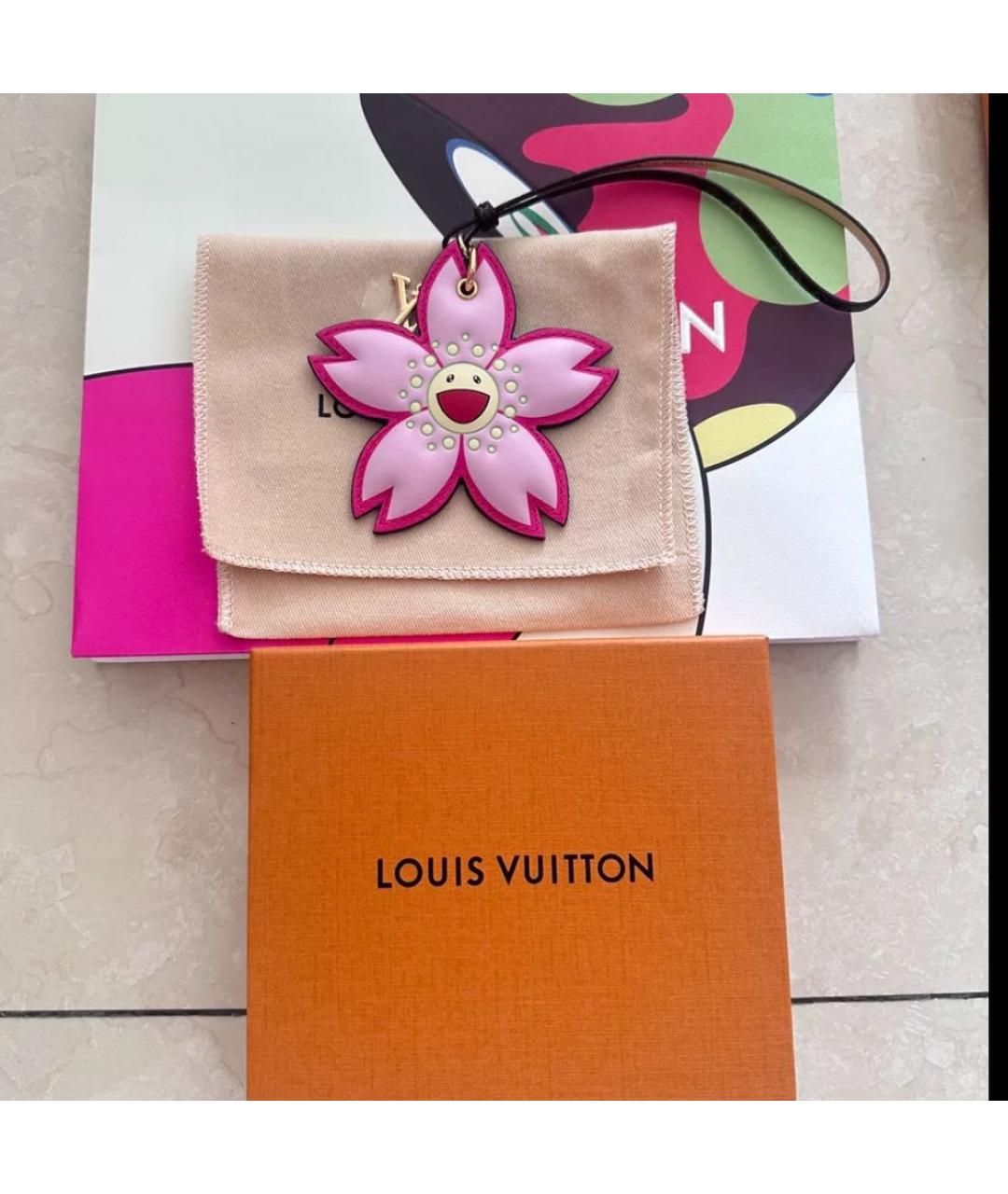 LOUIS VUITTON Розовый брелок, фото 2