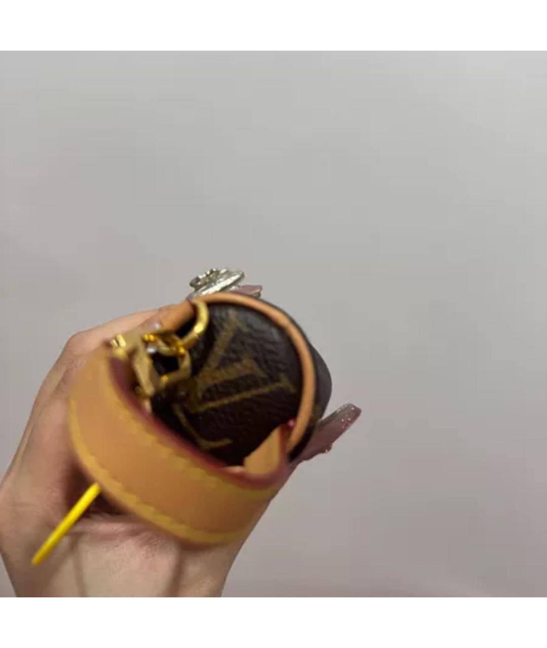 LOUIS VUITTON Коричневый брелок, фото 3