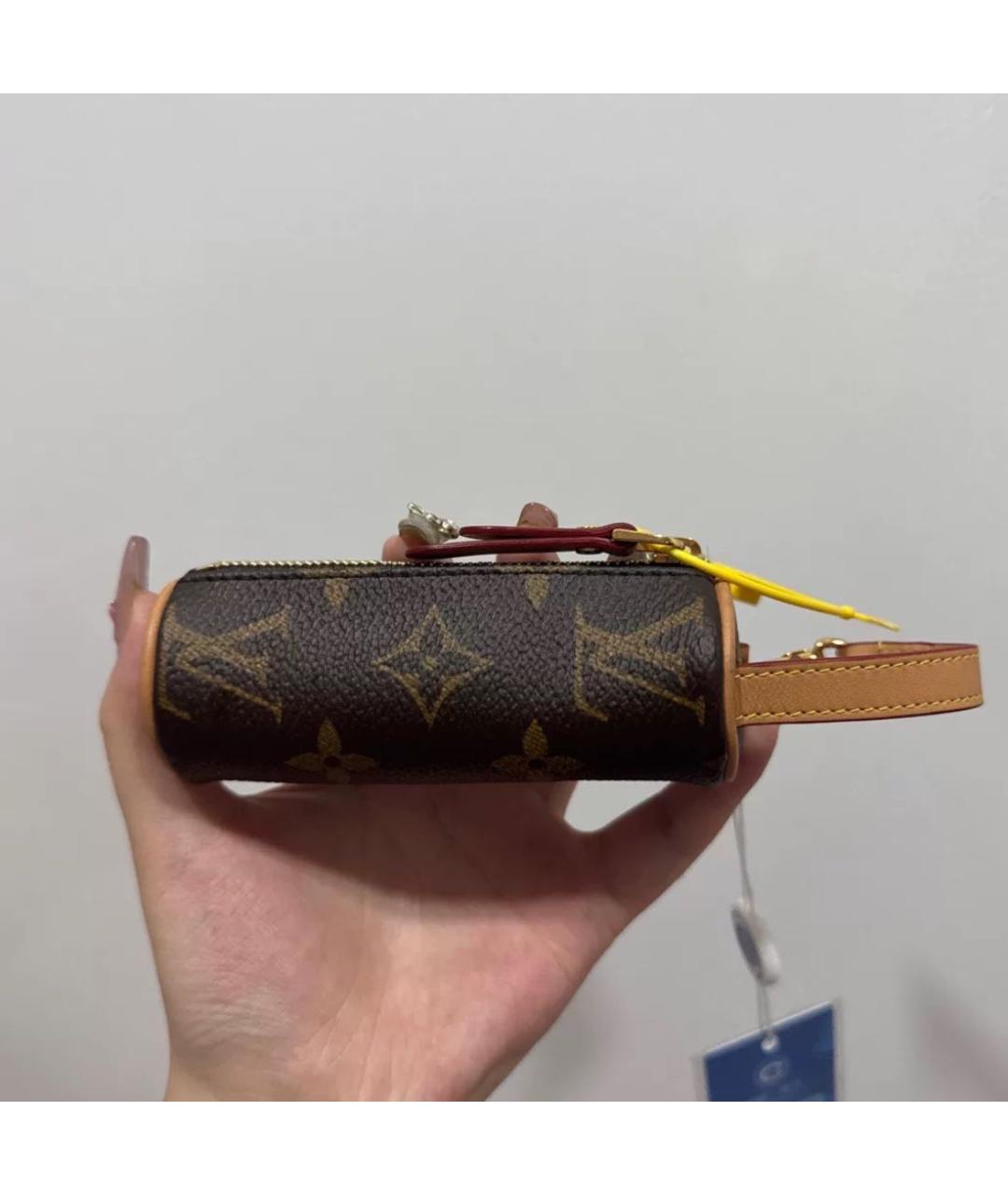 LOUIS VUITTON Коричневый брелок, фото 2