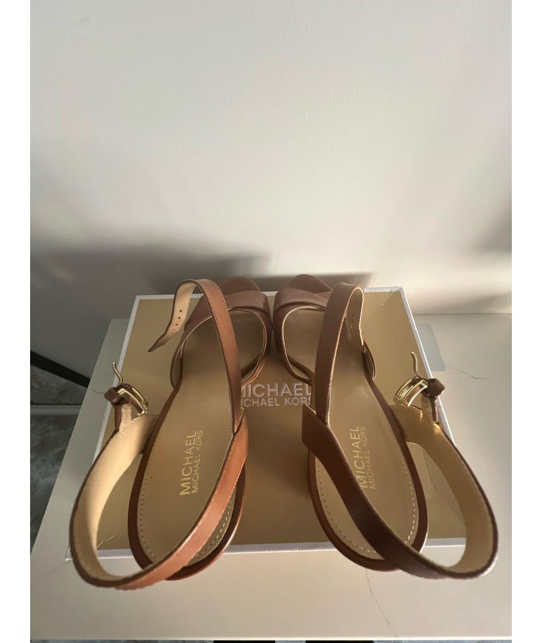 MICHAEL KORS Коричневые кожаные босоножки, фото 3