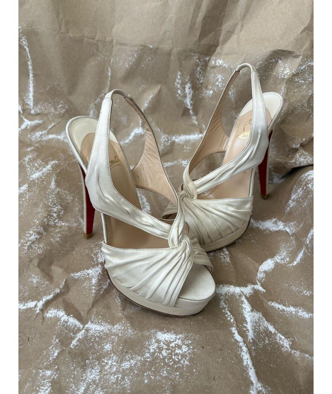CHRISTIAN LOUBOUTIN Бежевые текстильные босоножки, фото 3