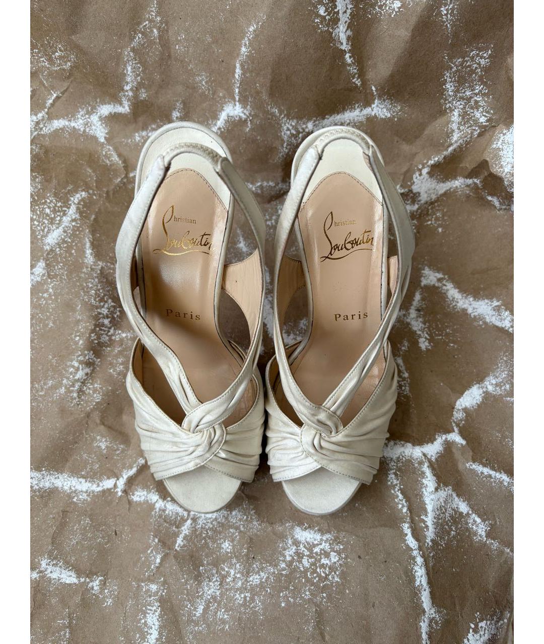 CHRISTIAN LOUBOUTIN Бежевые текстильные босоножки, фото 2
