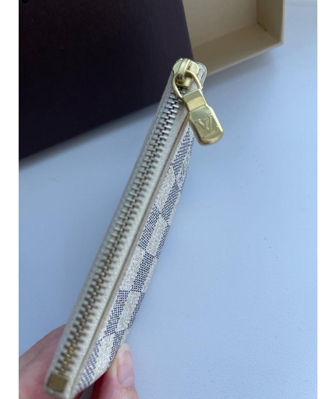 LOUIS VUITTON Белая ключница, фото 3