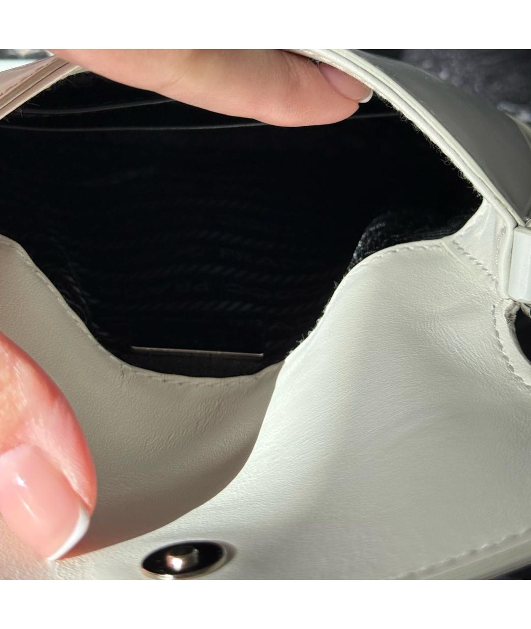 PRADA Белая сумка через плечо из лакированной кожи, фото 4