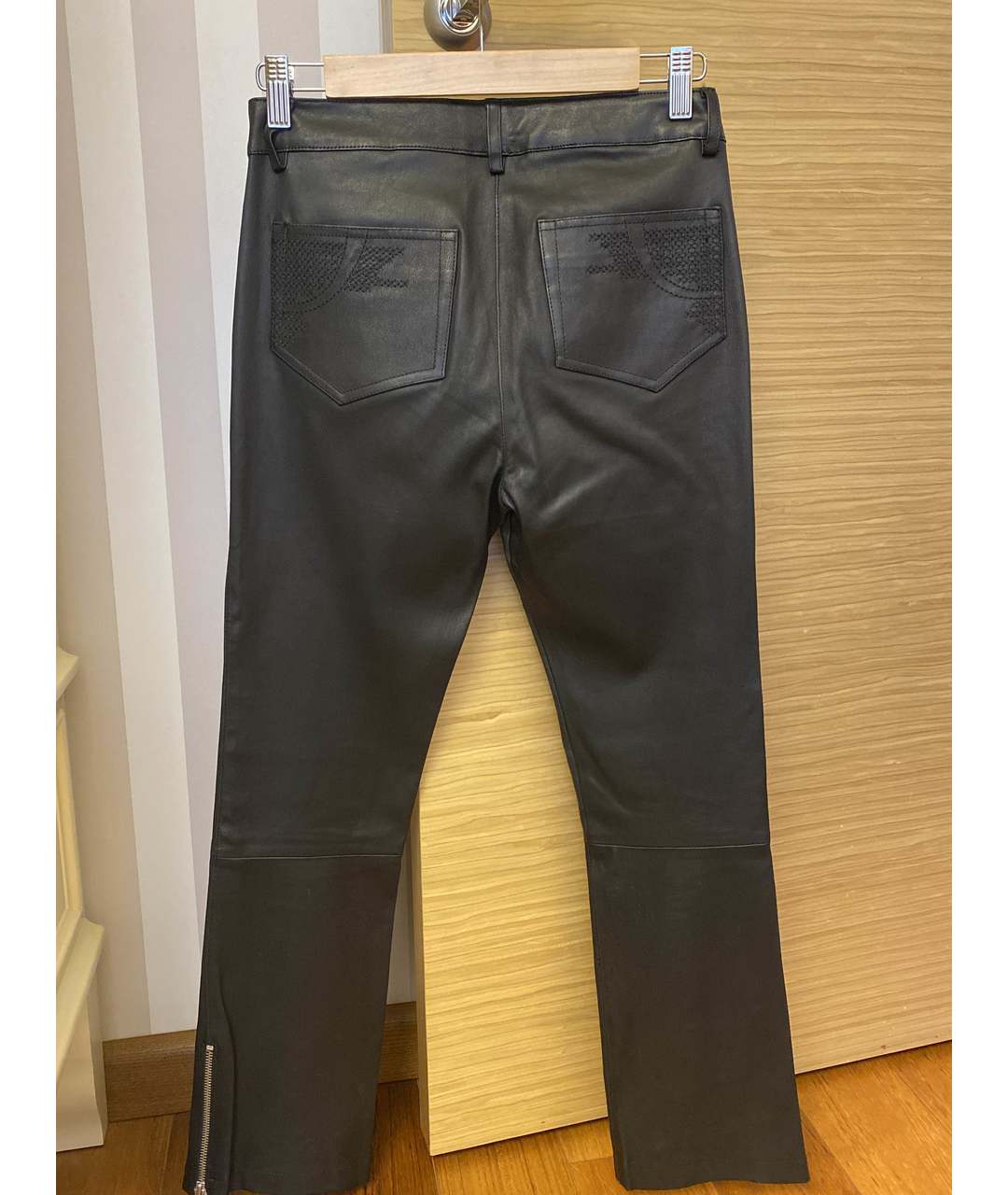 MAJE Черные кожаные прямые брюки, фото 2