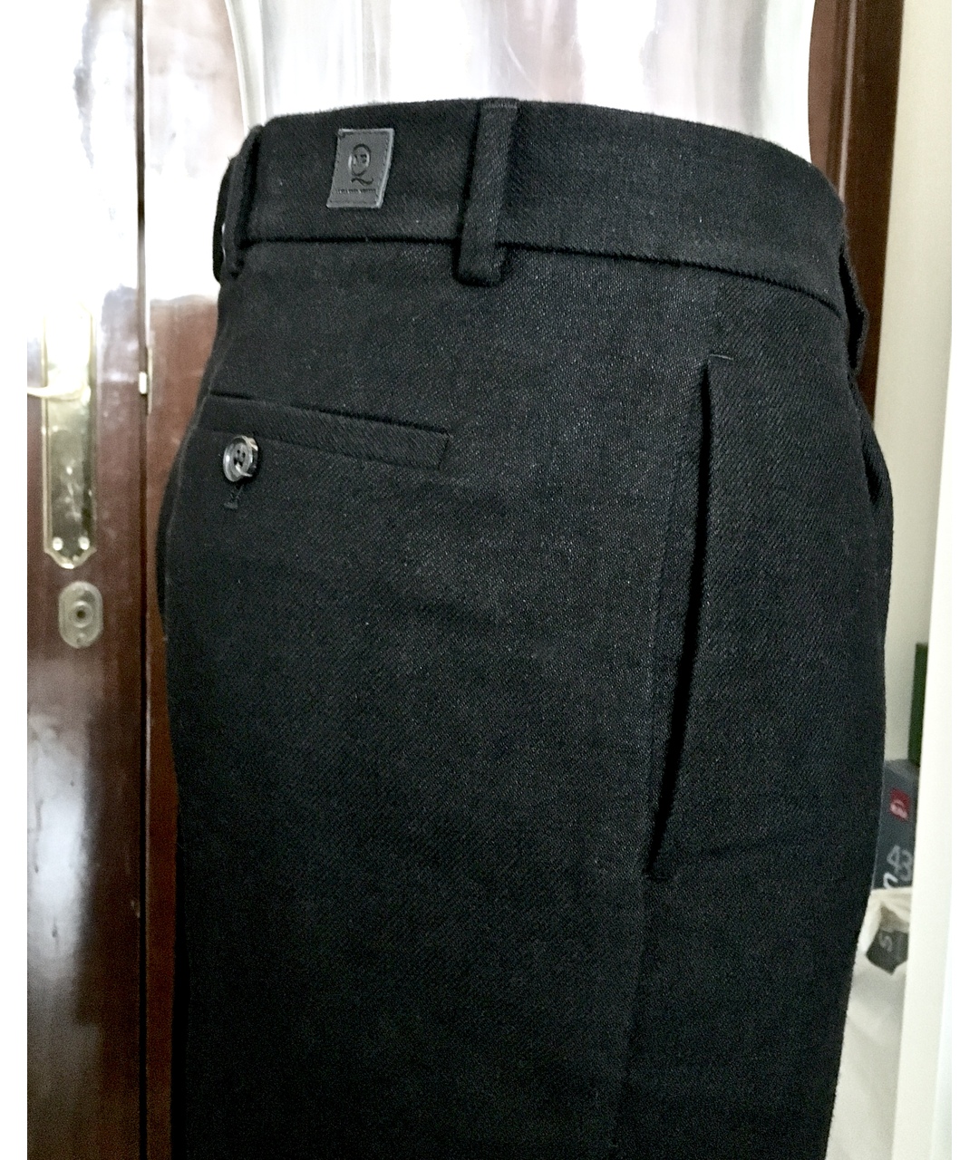 MCQ ALEXANDER MCQUEEN Черные шерстяные повседневные брюки, фото 4