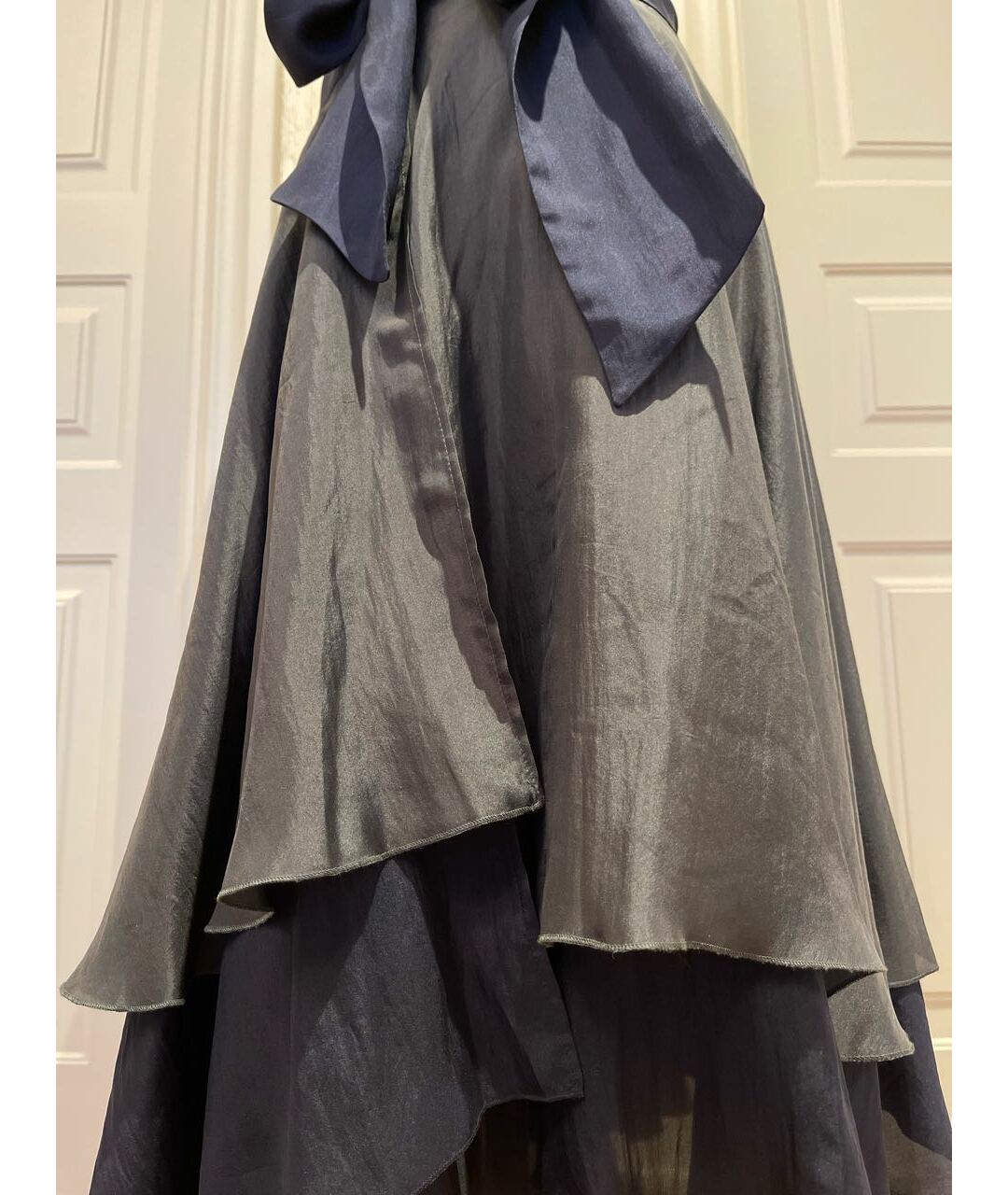 EMPORIO ARMANI Антрацитовая шелковая юбка миди, фото 4