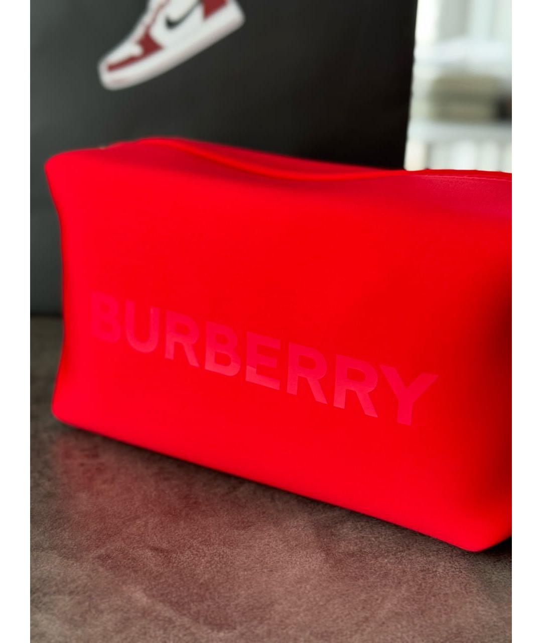 BURBERRY Красная тканевая косметичка, фото 8