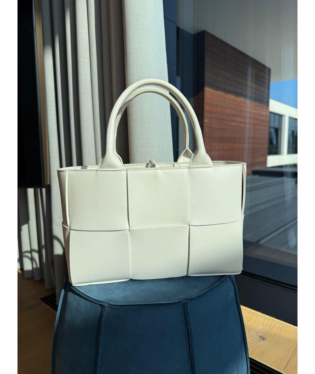 BOTTEGA VENETA Белая кожаная сумка тоут, фото 9