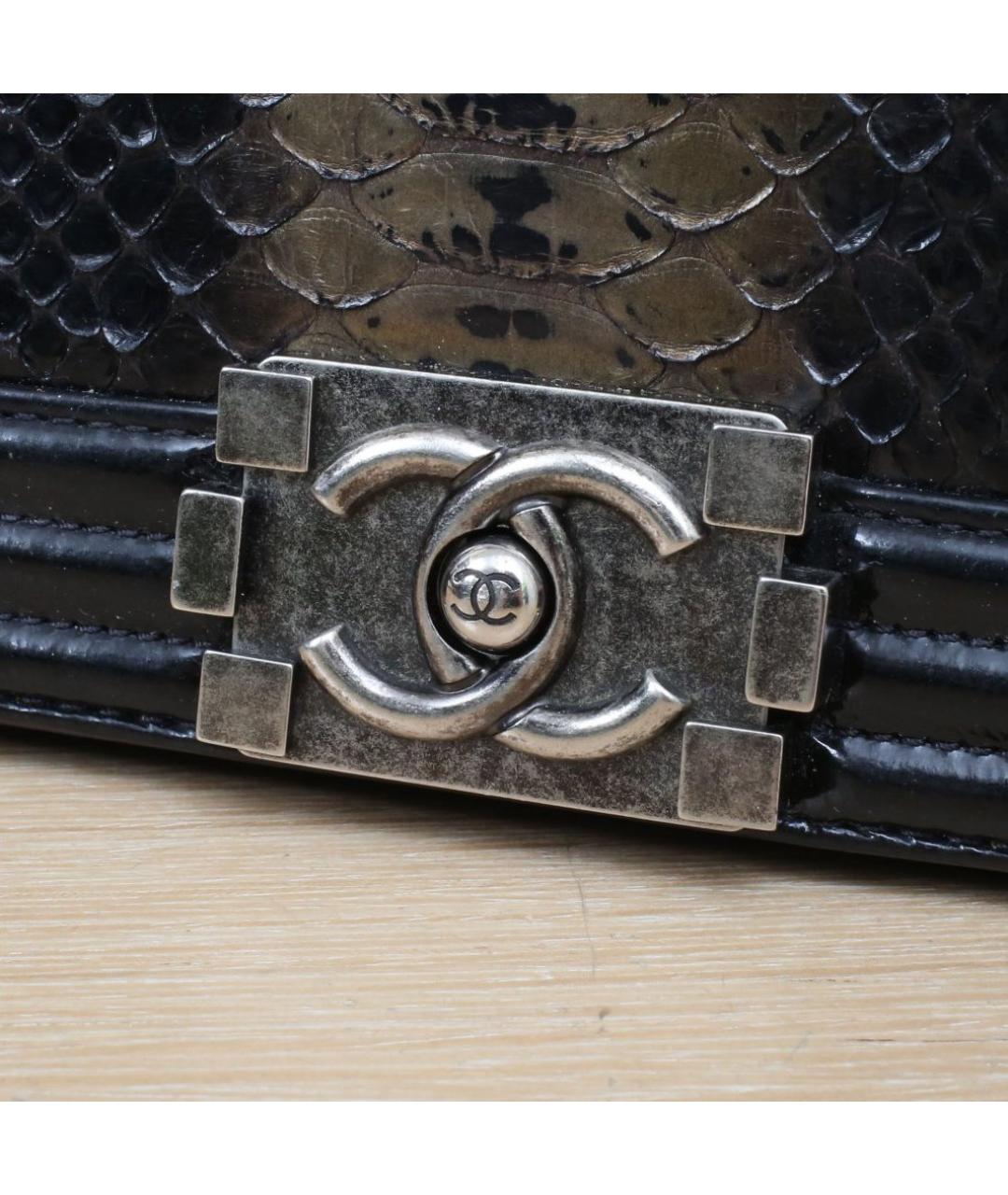 CHANEL Черная сумка через плечо из экзотической кожи, фото 8