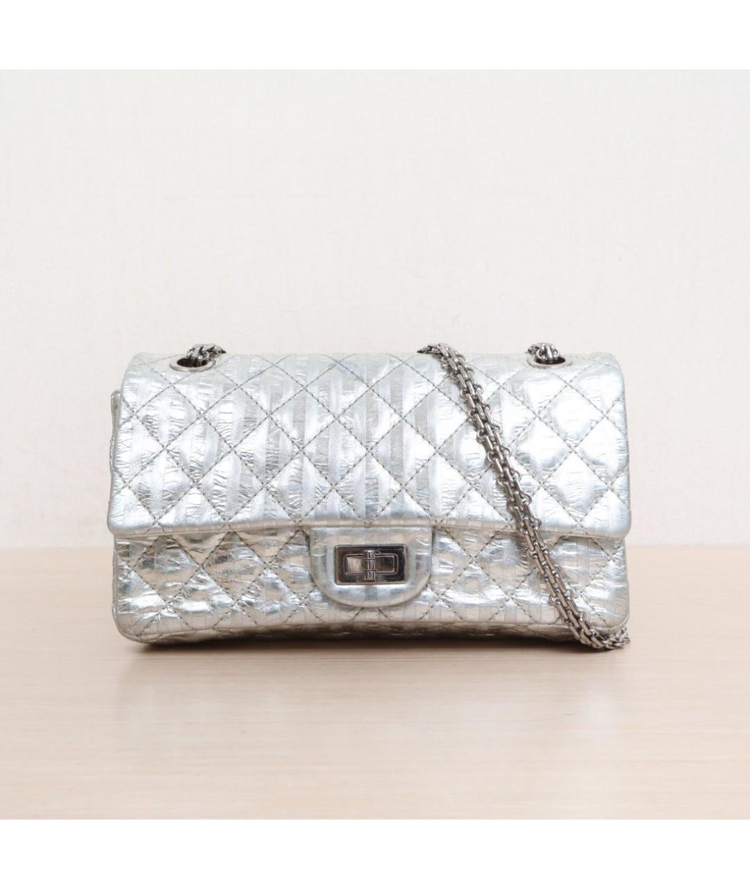 CHANEL Серебряная кожаная сумка через плечо, фото 3