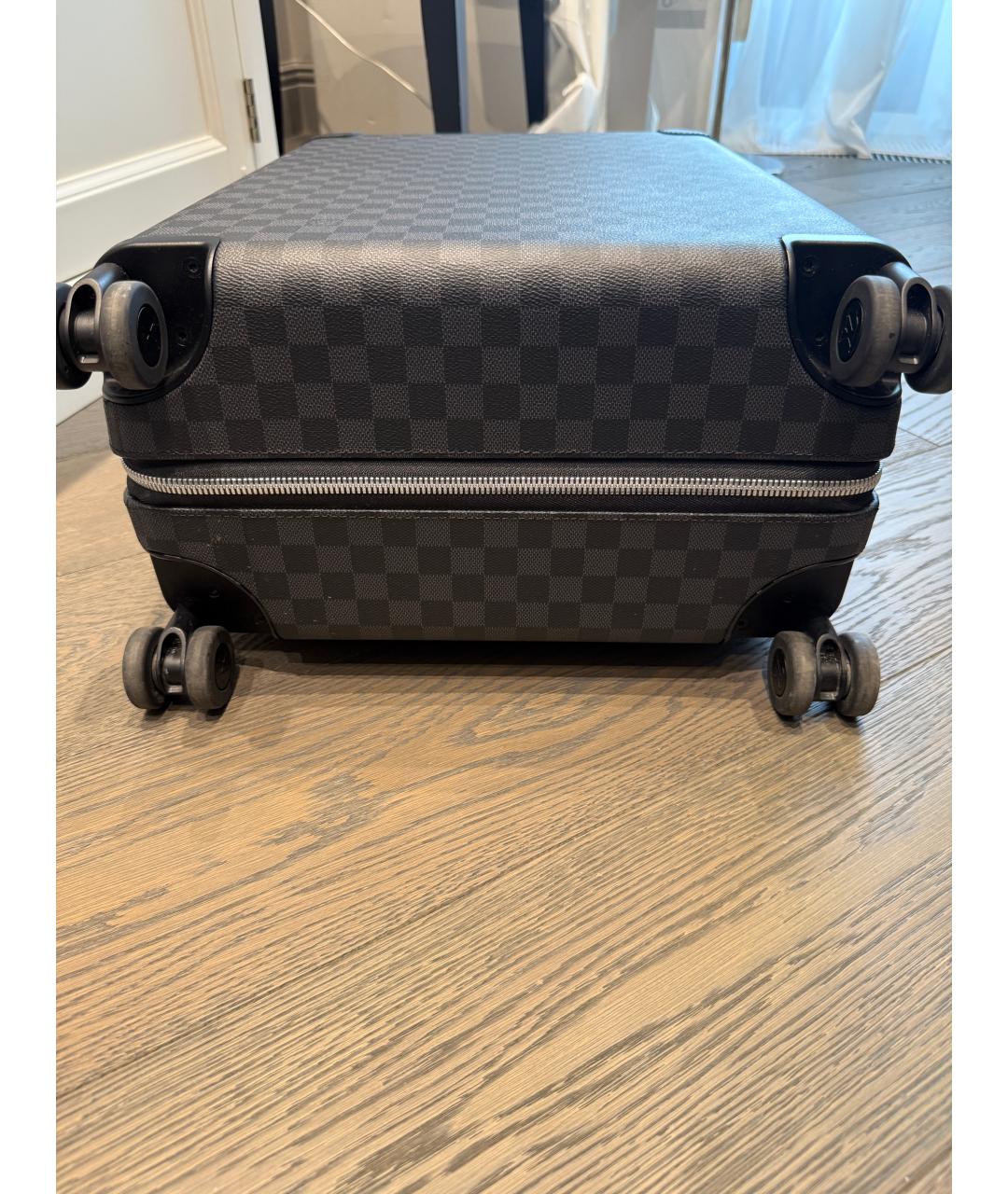LOUIS VUITTON Серый чемодан из искусственной кожи, фото 3