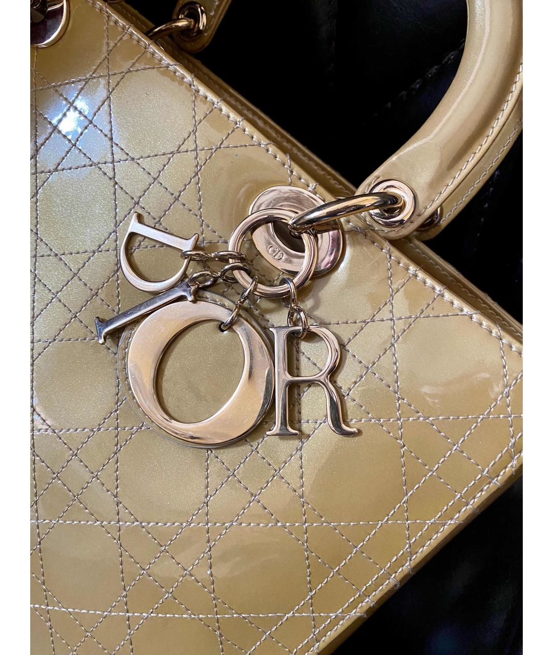 CHRISTIAN DIOR PRE-OWNED Золотая сумка тоут из лакированной кожи, фото 2
