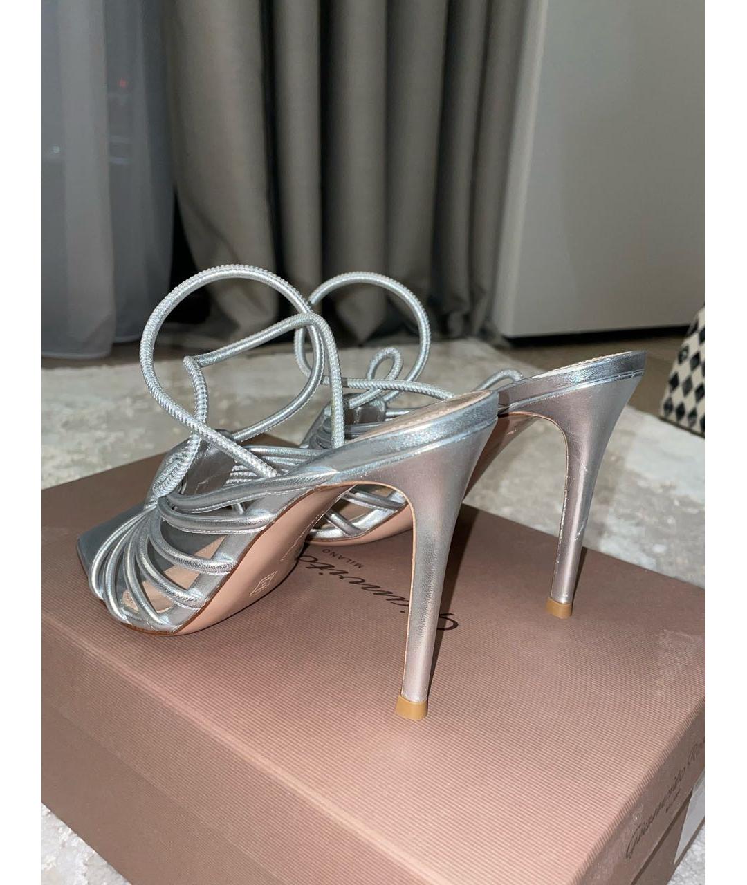 GIANVITO ROSSI Серебряные кожаные босоножки, фото 6
