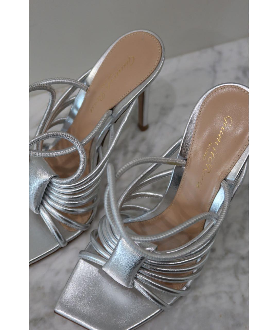 GIANVITO ROSSI Серебряные кожаные босоножки, фото 4