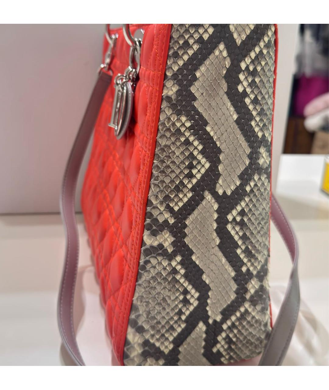 CHRISTIAN DIOR Коралловая сумка с короткими ручками из экзотической кожи, фото 4